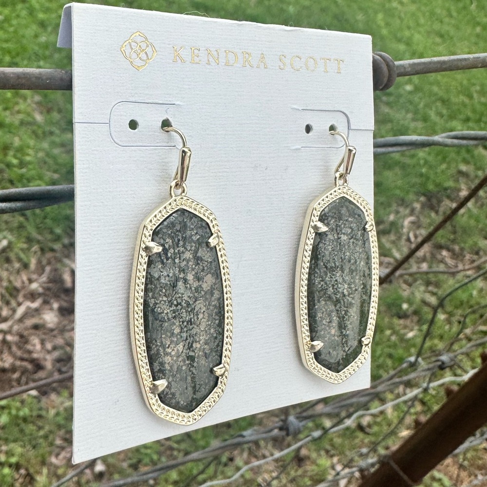 Kendra Scott Elle Earrings in Pyrite and Gold - Picture 5 of 7